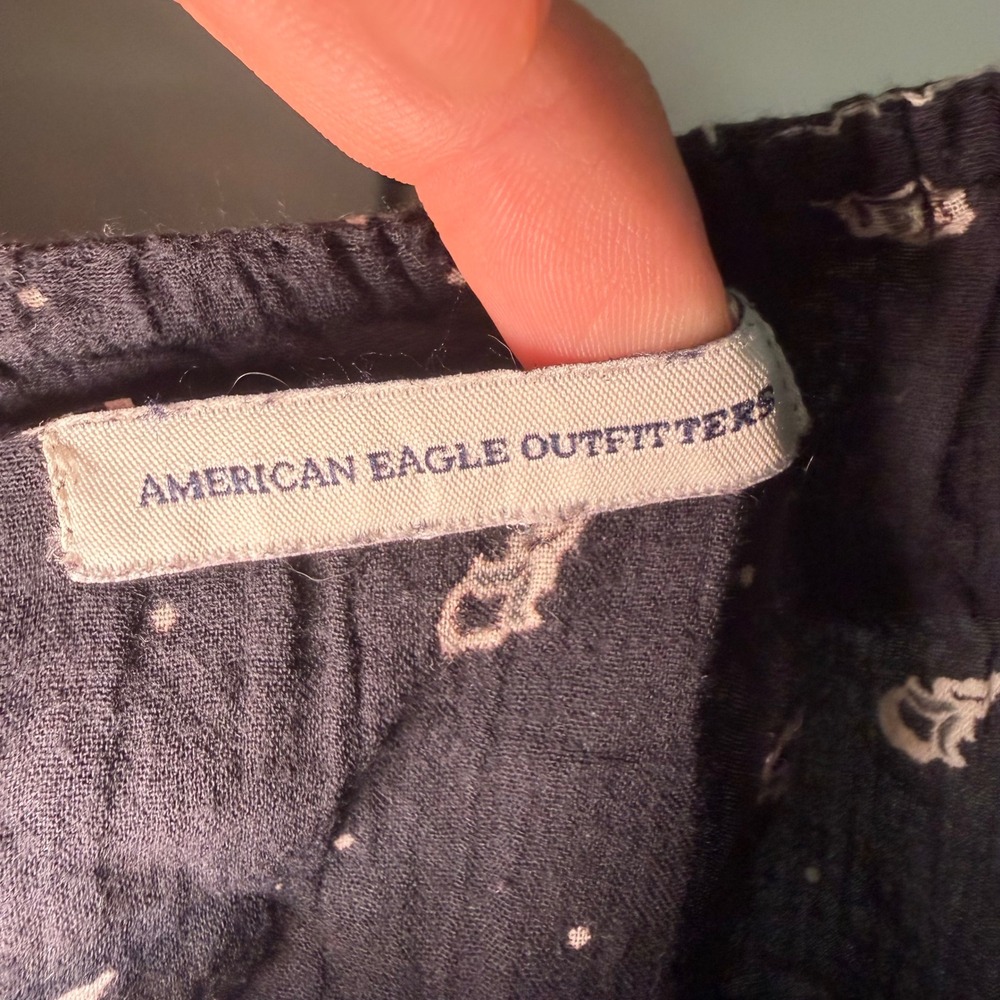American Eagle Black Paisley Boho Ruffle Cold Shoulder Smocked Crop Top Small - Picture 2 of 4